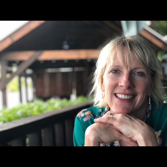 Meet your Posher, Nicole - Picture 1 of 1